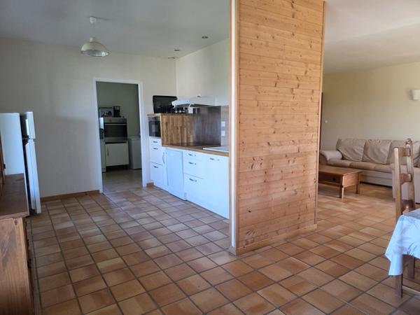 Maison à louer 750 € CC Allas-Bocage 3 p 97 m² DPE C