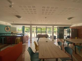 TRES BELLE OPPORTUNITÉ
Investissement sécurisé -  METZ-QUEULEU

Superbe emplacement à proximité immédiate du Technopôle, des écoles supérieures, et des accès routiers, ce studio meublé bénéficie de tout le confort d'une résidence "service" : 
: internet, salle de sport, salle de détente avec cuisine, service petit déjeuner, laverie, parking.
 Le studio dispose de 20m2 avec un espace nuit-bureau, une kitchenette, une Salle de Bain avec toilettes.
Les transports en commun passent devant la résidence.
Loyers garantis sans vacances locatives - gestion comprise : 613 € par trimestre.

C'est le placement idéal pour démarrer : les revenus sont versés avec ou sans locataire, aucune gestion, résidence calme et sécurisée.
Je reste disponible avec plaisir pour tout renseignement.
Céline