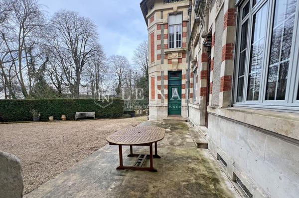 Situation exceptionnelle pour cette belle demeure en plein coeur de Niort