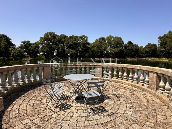Superbe château du XVIIIème siècle, inscrit Monuments Historiques, dans son domaine de 42 hectares