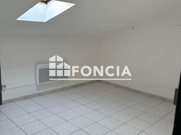 Location Appartement 4 pièces 81.95 m² - 13 BIS RUE DE L'EGLISE Garons 30128