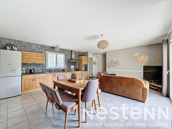 SAINT BONNET DE MURE Maison individuelle plain pied de 2009 de 90 m² habitables et 3 chambres avec jardin sans vis-à-vis