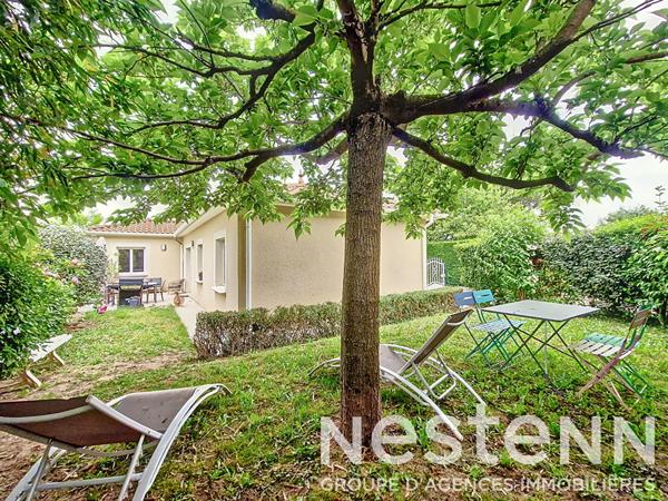 SAINT BONNET DE MURE Maison individuelle plain pied de 2009 de 90 m² habitables et 3 chambres avec jardin sans vis-à-vis