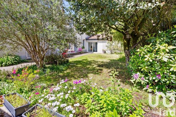 Maison traditionnelle 7 pièces de 200 m² à Nantes (44100)