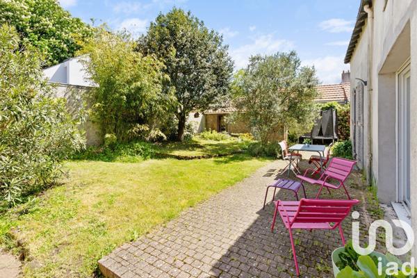 Maison traditionnelle 7 pièces de 200 m² à Nantes (44100)