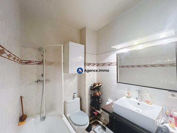 À vendre - Studio, 1 pièce situé à Tours (37000)