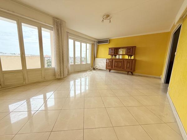 Appartement T4 Villeurbanne GRAND CLEMENT, dernier étage, traversant Nord Sud, cuisine équipée, balcon, loggia, cave , garage