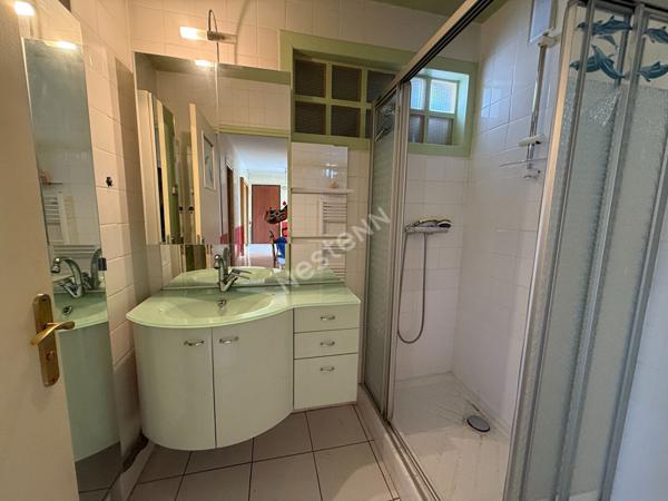 Appartement T4 Villeurbanne GRAND CLEMENT, dernier étage, traversant Nord Sud, cuisine équipée, balcon, loggia, cave , garage