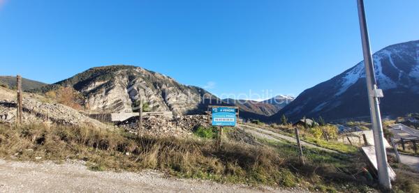 Terrain de 1 681 m²