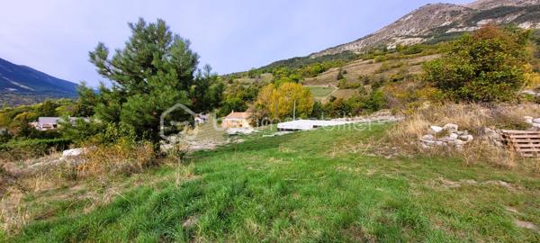 Terrain de 1 681 m²