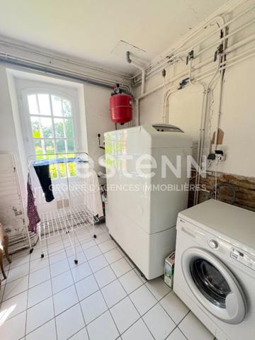 A VENDRE MAGNIFIQUE CHATEAU DU XVIIe SIECLE AVEC DEPENDANCE SUR 3 HECTARES.