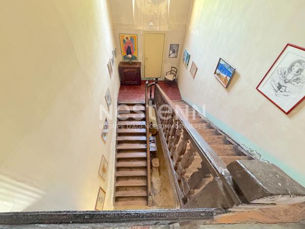 A VENDRE MAGNIFIQUE CHATEAU DU XVIIe SIECLE AVEC DEPENDANCE SUR 3 HECTARES.