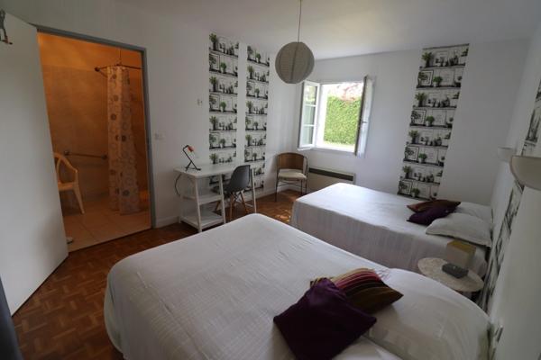 VENTE FONDS DE COMMERCE AUBERGE, BAR AVEC LICENCE IV, GITES, USSON DU POITOU (86)