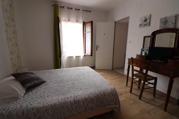 VENTE FONDS DE COMMERCE AUBERGE, BAR AVEC LICENCE IV, GITES, USSON DU POITOU (86)