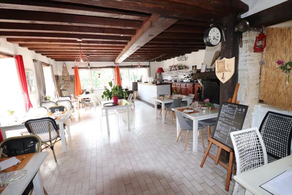 VENTE FONDS DE COMMERCE AUBERGE, BAR AVEC LICENCE IV, GITES, USSON DU POITOU (86)