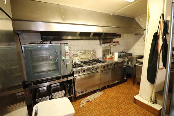 VENTE FONDS DE COMMERCE AUBERGE, BAR AVEC LICENCE IV, GITES, USSON DU POITOU (86)