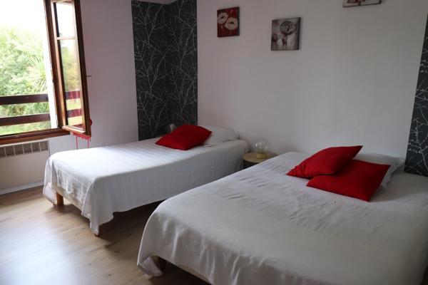 VENTE FONDS DE COMMERCE AUBERGE, BAR AVEC LICENCE IV, GITES, USSON DU POITOU (86)