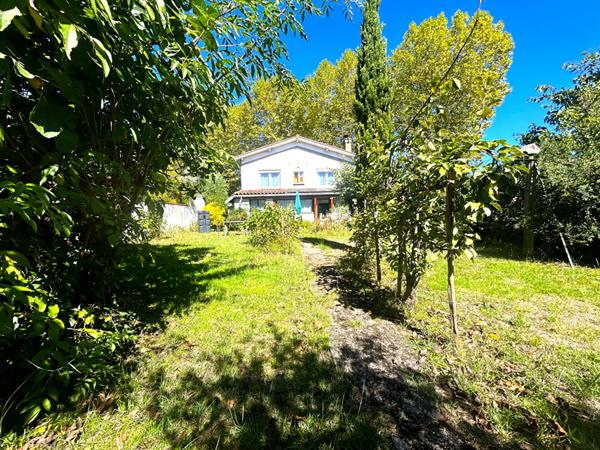 MAISON AGRÉABLE AVEC GRAND TERRAIN CONSTRUCTIBLE / IDÉALE FAMILLE PAMIERS