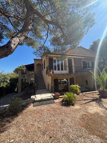 Maison famililale avec vue mer-Le Brusc