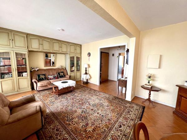 Appartement 4 pcs 87 m², balcon, cave, parking