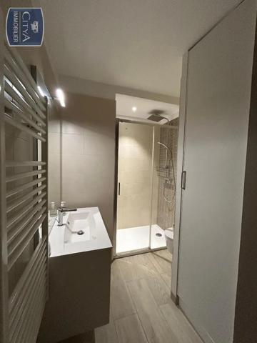 Appartement à louer 3 pièces 77.75m² Fréjus (83600)