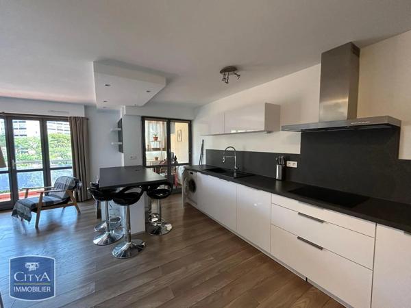 Appartement à louer 3 pièces 77.75m² Fréjus (83600)