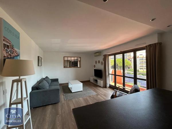 Appartement à louer 3 pièces 77.75m² Fréjus (83600)