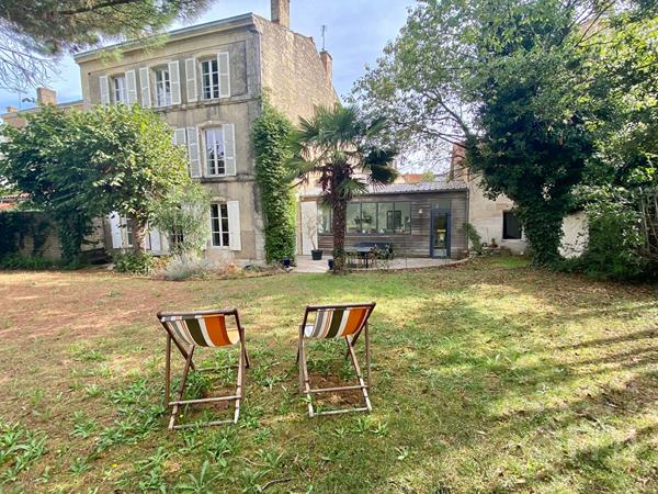 Maison Niort 10 pièce(s) 340 m2