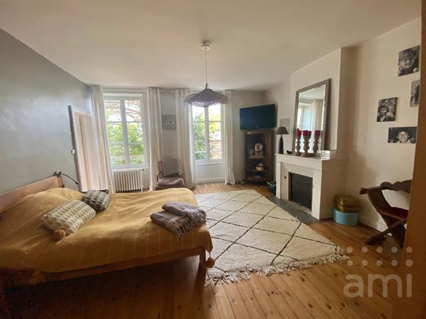 Maison Niort 10 pièce(s) 340 m2