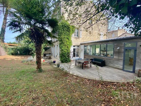 Maison Niort 10 pièce(s) 340 m2