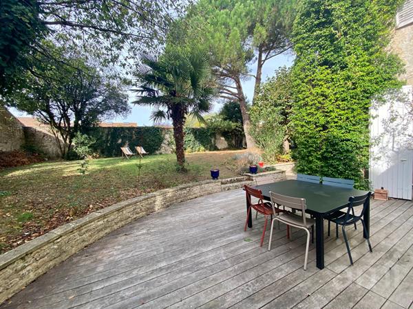 Maison Niort 10 pièce(s) 340 m2
