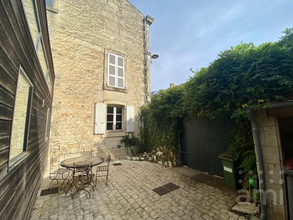 Maison Niort 10 pièce(s) 340 m2