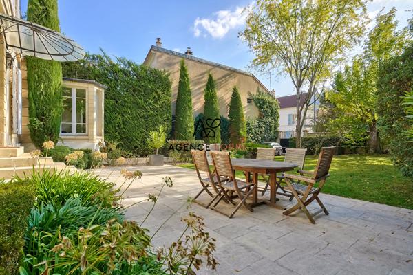 Maison Le Vésinet - 250 m² - 9 pièces Le vesinet