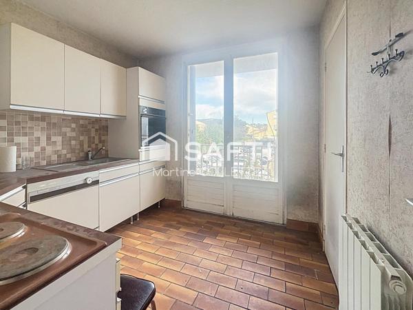 APPARTEMENT T3 AU 1ER ET DERNIER ETAGE + PLACE DE PARKING