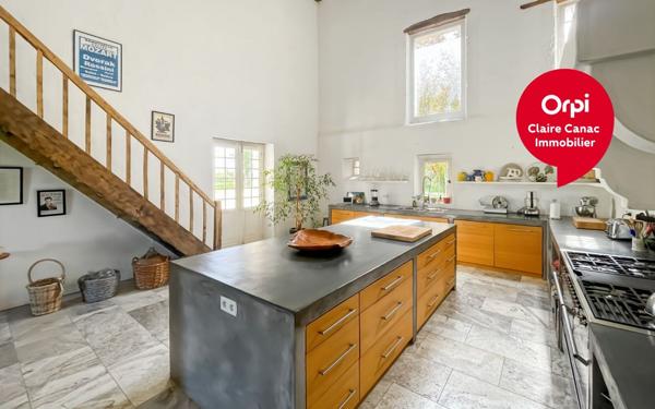 Maison à vendre    10 pièces • 500 m2 Carbes