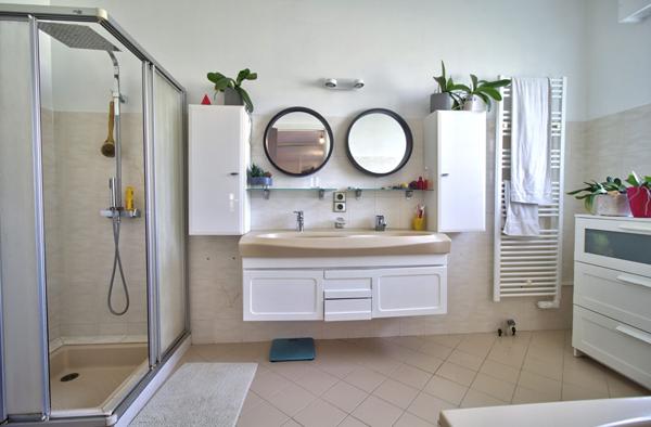 FOULAYRONNES - Maison de plain-pied de 200m² habitables avec 4 chambres dont une suite parentale, 2 vérandas, garage indépendant et jardin avec piscine.