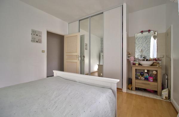 FOULAYRONNES - Maison de plain-pied de 200m² habitables avec 4 chambres dont une suite parentale, 2 vérandas, garage indépendant et jardin avec piscine.