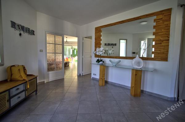 FOULAYRONNES - Maison de plain-pied de 200m² habitables avec 4 chambres dont une suite parentale, 2 vérandas, garage indépendant et jardin avec piscine.