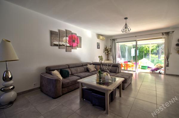 FOULAYRONNES - Maison de plain-pied de 200m² habitables avec 4 chambres dont une suite parentale, 2 vérandas, garage indépendant et jardin avec piscine.