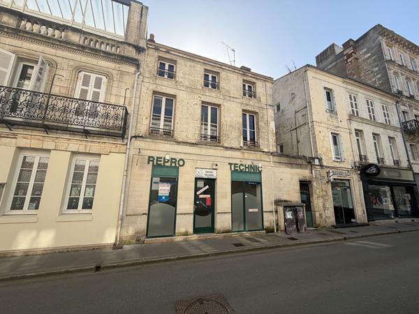 Rochefort Centre Ville, Place Colbert , Immeuble Commercial