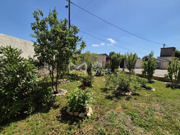 Maison semi-troglodytique avec dépendances