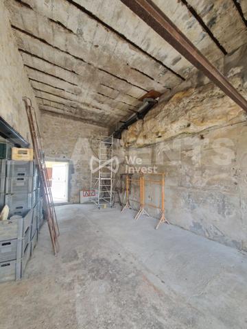 Maison semi-troglodytique avec dépendances