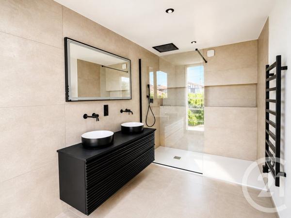 Appartement T6 à vendre  6 pièces - 183,43 m 2   BIARRITZ  - 64