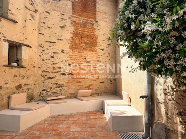 Maison ancienne de charme rénovée avec pierres, tuffeau, 4 chambres et jardin sans vis-à-vis