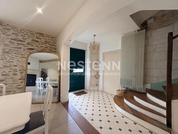 Maison ancienne de charme rénovée avec pierres, tuffeau, 4 chambres et jardin sans vis-à-vis