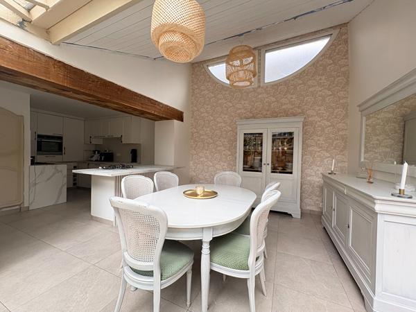 Maison ancienne de charme rénovée avec pierres, tuffeau, 4 chambres et jardin sans vis-à-vis