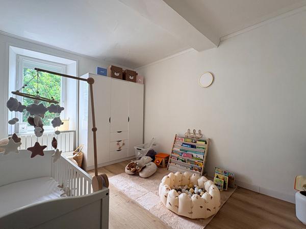 Maison ancienne de charme rénovée avec pierres, tuffeau, 4 chambres et jardin sans vis-à-vis