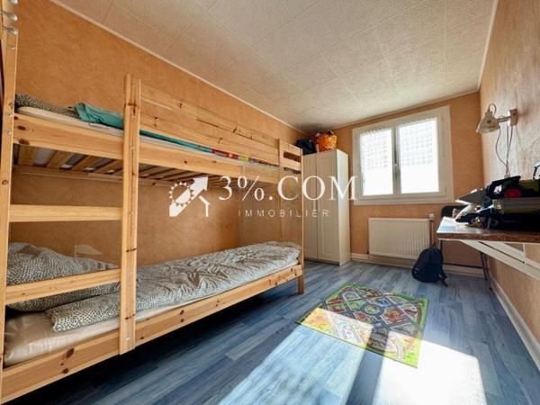 Appartement
                                                                                                                                                                                                                                                                                                                        4 pièce(s)                                                                                                                                                                                                          3 chambre(s)                                                                                                                                                                                                          72  m²