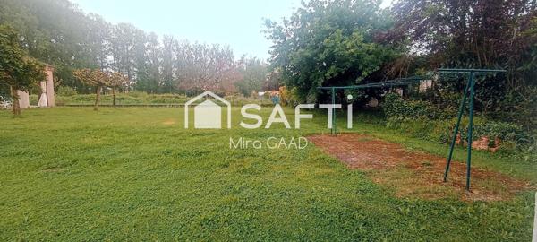 Terrain plat dans une impasse avec dependances