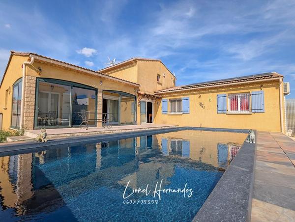 Villa 5 pièces de plain-pied - 132m² - Piscine - Garage - Panneaux solaires - Terrain de 1203m²